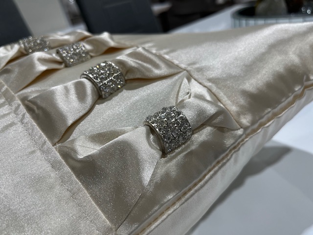 Cushion - Crystal with silk effect stock 2 Ivory - Image 3