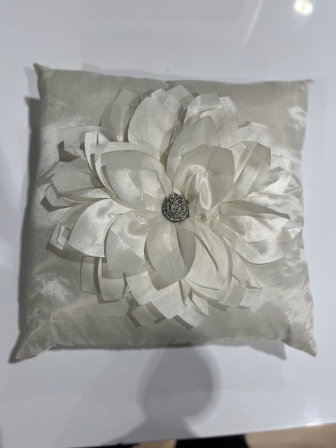 Cushion - Silk effect Petal stock 2 Ivory