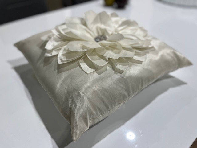 Cushion - Silk effect Petal stock 2 Ivory - Image 2