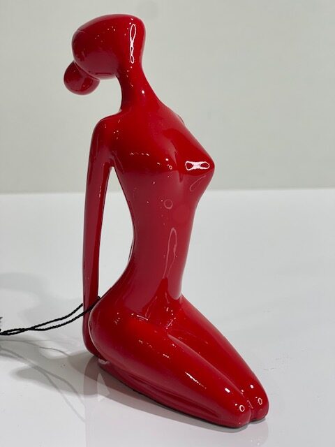 Figurine 2 - Red - Image 2