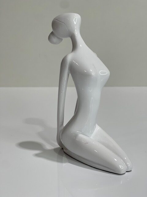 Figurine 2 - White - Image 2
