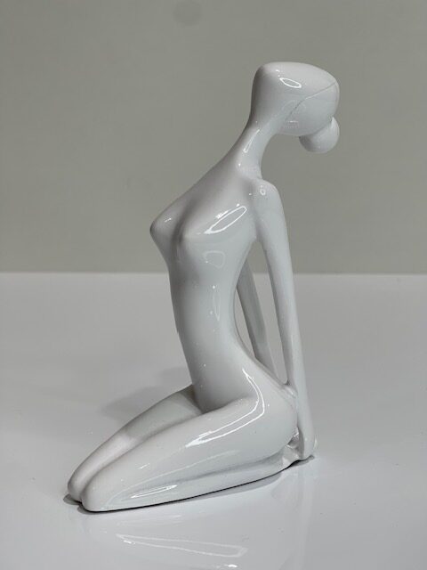Figurine 2 - White