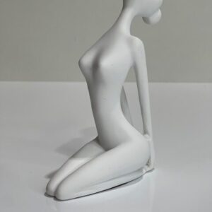 Figurine 2 - White Matt