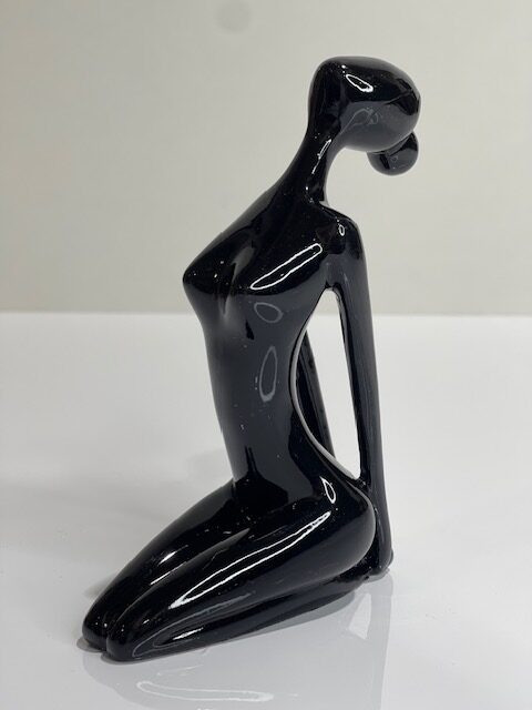 Figurine 2 - Black - Image 2