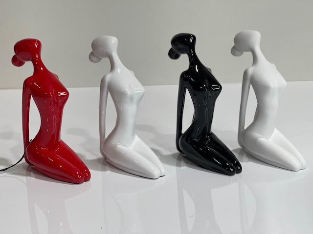 Figurine 2 - Black - Image 3