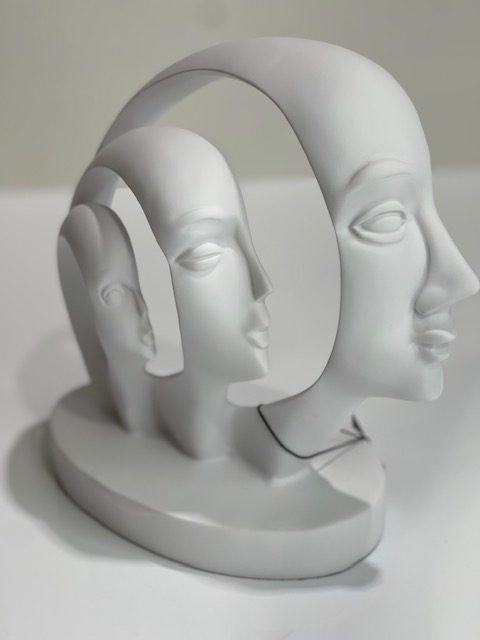 Figurine 3 - White - Image 2