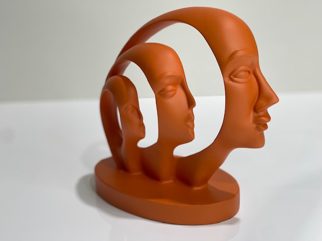 Figurine 3 - Orange - Image 2