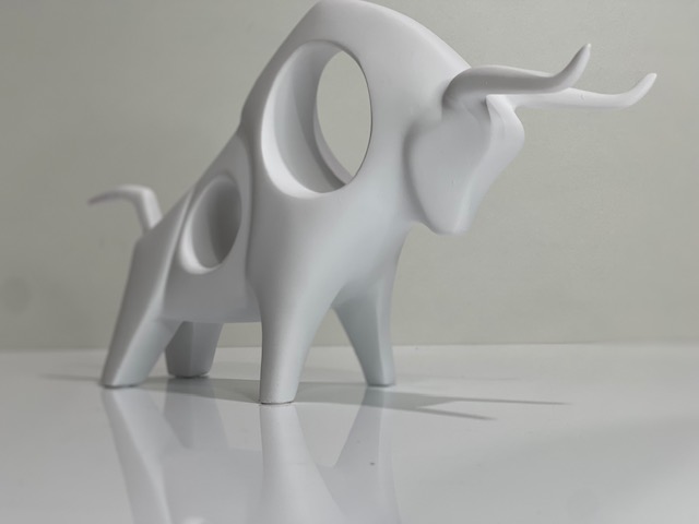 Figurine 4 - Bull 1 - White