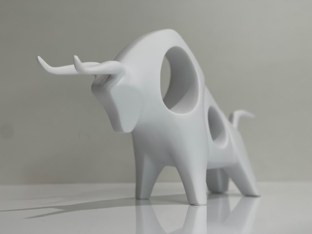 Figurine 4 - Bull 1 - White - Image 2
