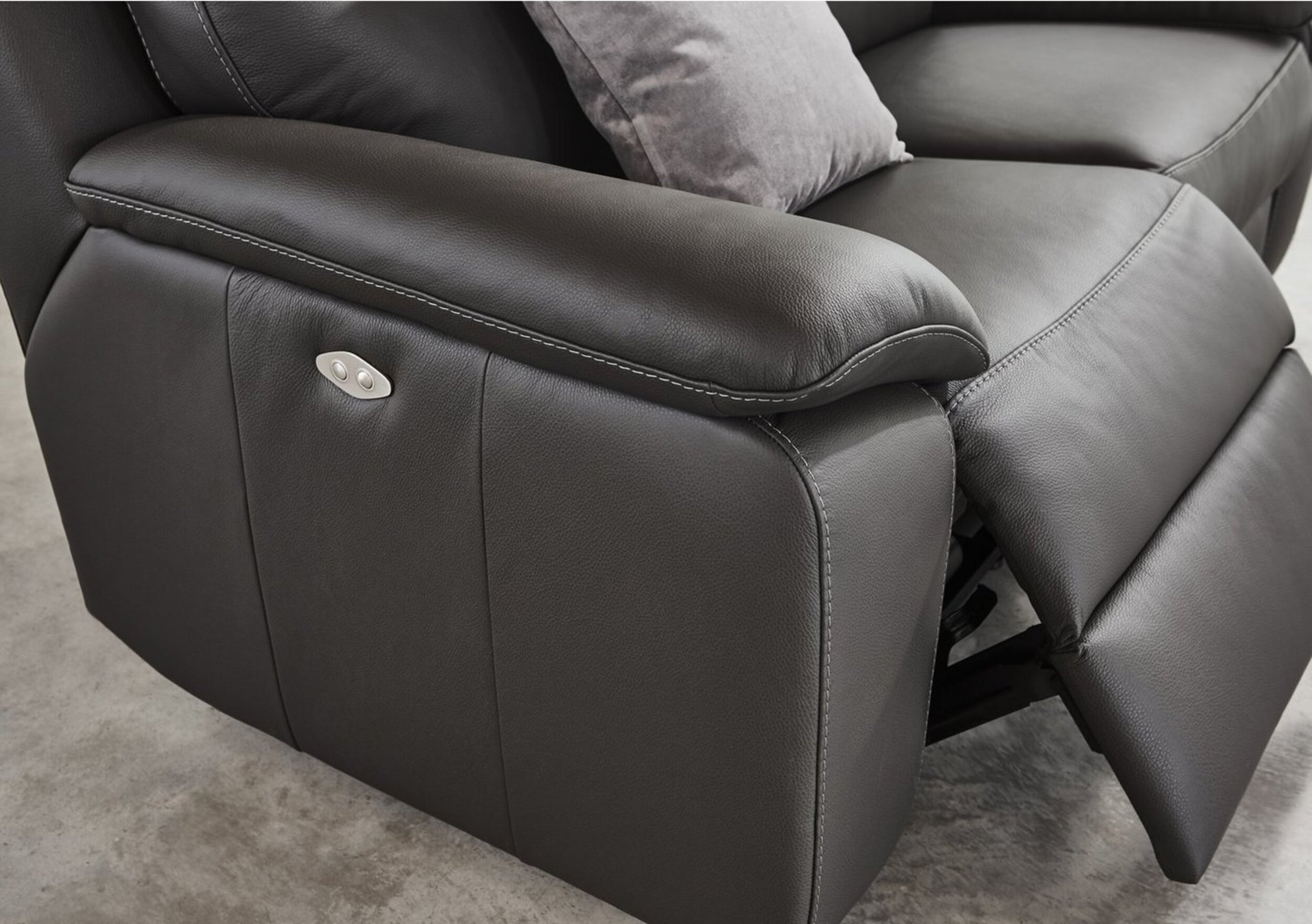 Providence Love Seat - power recliner - Image 3